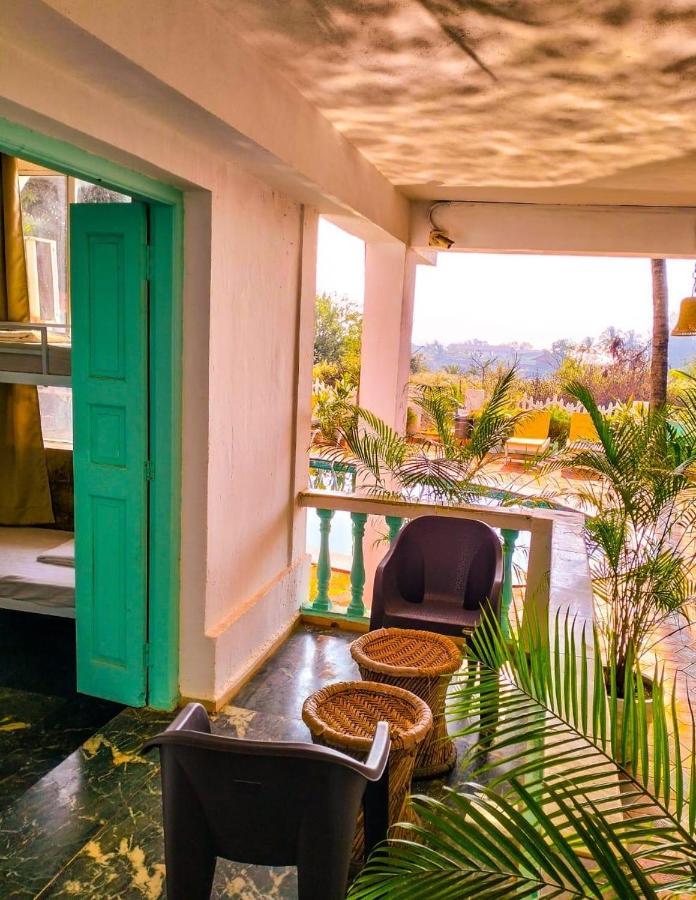 The Turquoiise House Hotel Morjim Exterior photo